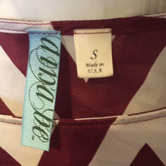 Francesca’s Maroon and White Chevron Blouse - Picture 5 of 5